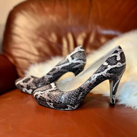 Ellen Tracy Snakeskin Heels - Picture 1 of 7